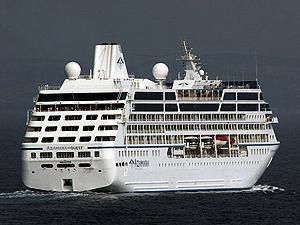 Біля Філіппін горів круїзний лайнер Біля Філіппін горів круїзний лайнер