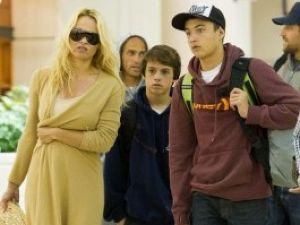 Памела Андерсон дозволяє дітям приймати наркотики і алкоголь, але вміру Памела Андерсон дозволяє дітям приймати наркотики і алкоголь, але вміру