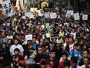 15 тысяч жителей Гонконга требовали демократии