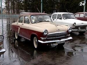 Любителі радянських "Волг" влаштували автомобільне свято