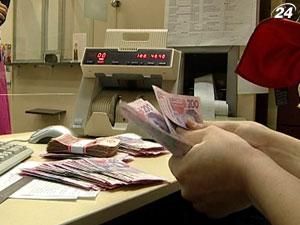 Сбережения украинцев за прошлый год сократились на треть