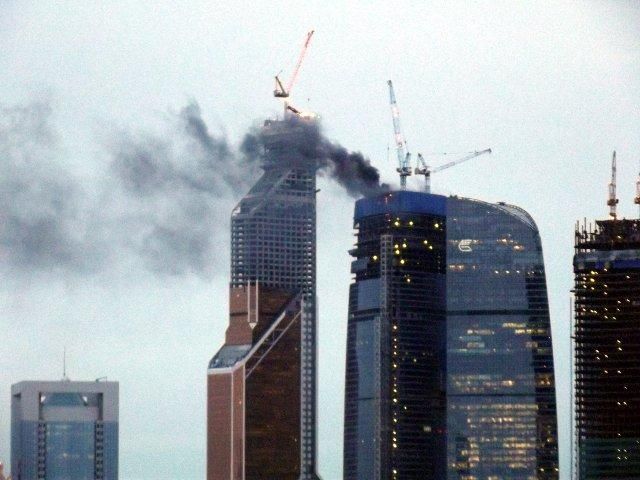 В центре Москвы горит небоскреб