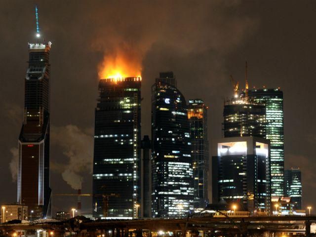 В Москве горит небоскреб (Фото)