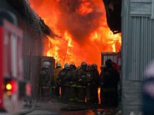 Из-за пожара на рынке в Москве погибли 12 человек