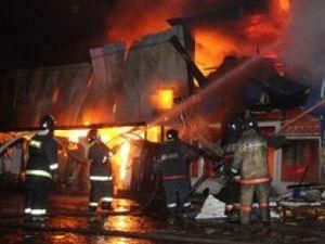 Число жертв пожара на московском рынке возросло до 15 человек