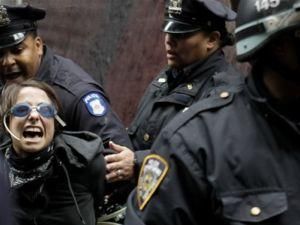 Після акції "Захопи Сан-Франциско" заарештували 75 людей Після акції "Захопи Сан-Франциско" заарештували 75 людей