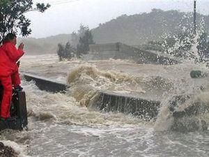 В Японии от бури пострадали около 100 человек В Японии от бури пострадали около 100 человек