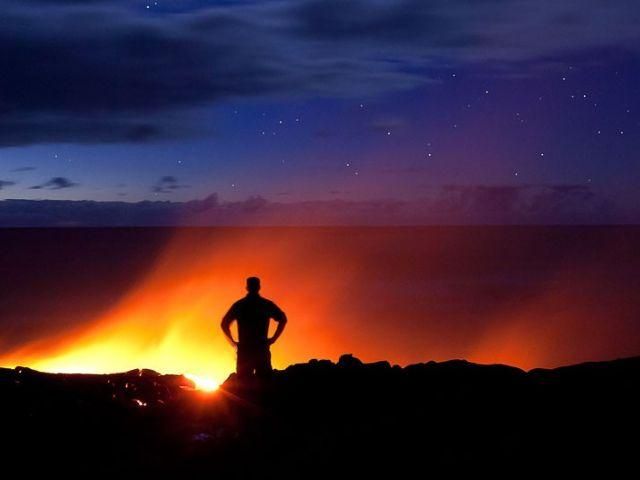 Отчаянный фотограф подошел максимально близко к вулкану