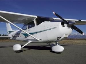 В США пенсионерка посадила самолет, когда ее муж умер за штурвалом В США пенсионерка посадила самолет, когда ее муж умер за штурвалом