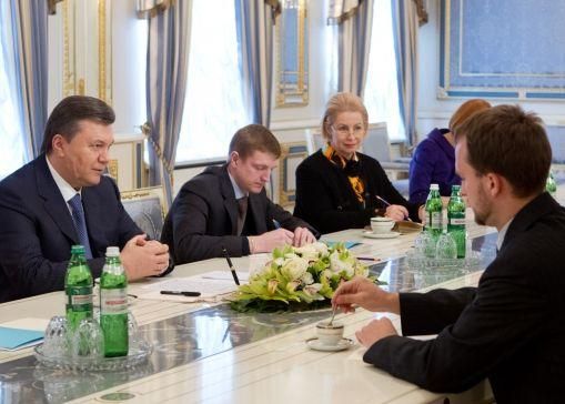 Янукович зустрівся з директором Freedom House