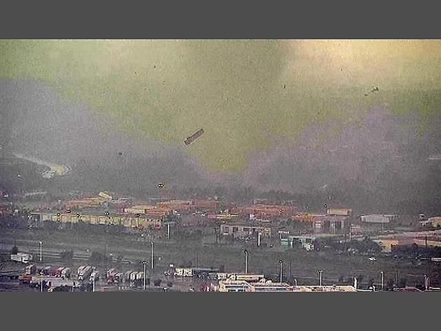 По американскому штату Техас пронесся торнадо По американскому штату Техас пронесся торнадо