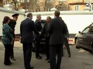 Представники "Freedom House" зайшли до Тимошенко Представники "Freedom House" зайшли до Тимошенко