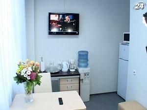 Журналістам показали вигоди у палаті для Тимошенко Журналістам показали вигоди у палаті для Тимошенко