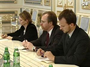 Представители Freedom House встретились в один день с Януковичем и Тимошенко