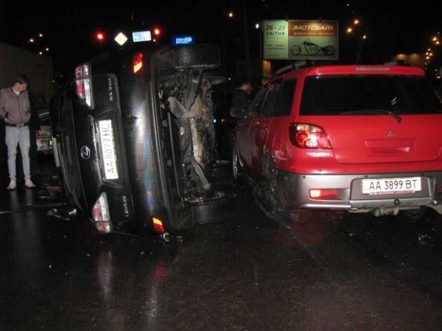 Левка Лукьяненко протаранили на Lexus’е Левка Лукьяненко протаранили на Lexus’е