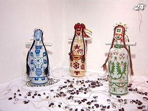 Сестри Катриченко створили інтернаціональні мотанки до ЄВРО-2012 Сестри Катриченко створили інтернаціональні мотанки до ЄВРО-2012