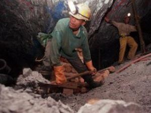 В Енакиево на шахте произошел обвал породы В Енакиево на шахте произошел обвал породы