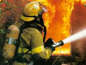 У Підмосков'ї пенсіонер підпалив будинок, обстріляв пожежних та застрелився У Підмосков'ї пенсіонер підпалив будинок, обстріляв пожежних та застрелився