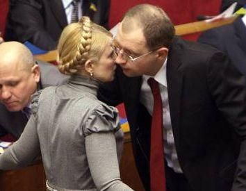 Яценюк хоче зустрітися з Тимошенко після Великодня, щоб обговорити об'єднання опозиції Яценюк хоче зустрітися з Тимошенко після Великодня, щоб обговорити об'єднання опозиції