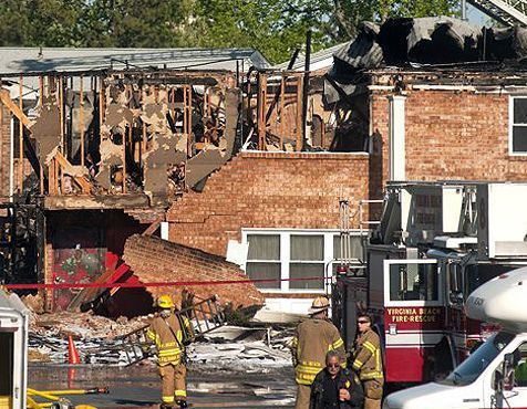 В результаті падіння винищувача у США зникло три людини В результаті падіння винищувача у США зникло три людини