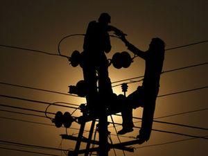 В Україні через негоду знеструмлено 300 населених пунктів В Україні через негоду знеструмлено 300 населених пунктів