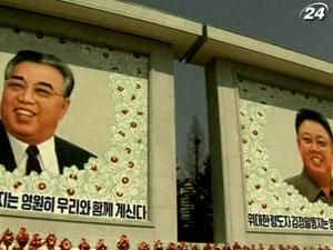 У Пхеньяні урочисто представили портрет Кім Чен Іра