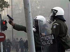 У Греції можна орендувати поліцейських
