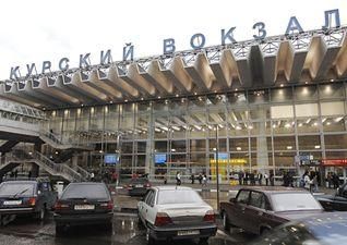 З московського вокзалу евакуювали людей після неправдивого повідомлення про бомбу З московського вокзалу евакуювали людей після неправдивого повідомлення про бомбу