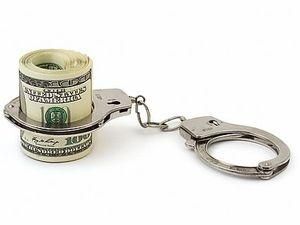 У Києві суддя-хабарник проміняв 3 тисячі доларів на 6 років у в'язниці У Києві суддя-хабарник проміняв 3 тисячі доларів на 6 років у в'язниці