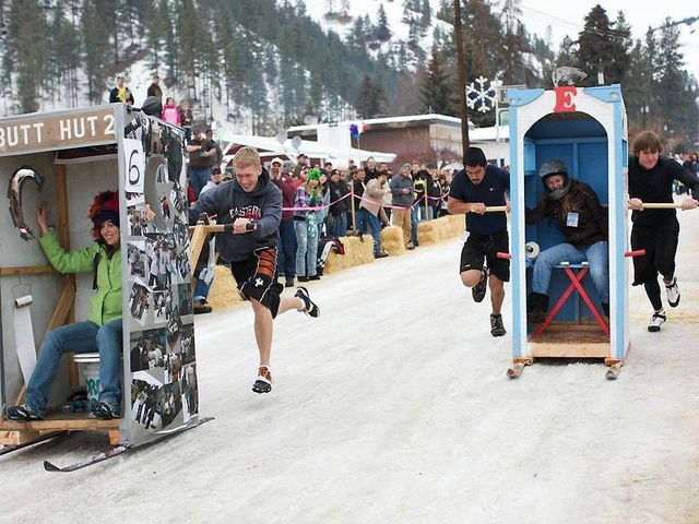 Фотограф знімає найбільш дивні види спорту у світі Фотограф знімає найбільш дивні види спорту у світі