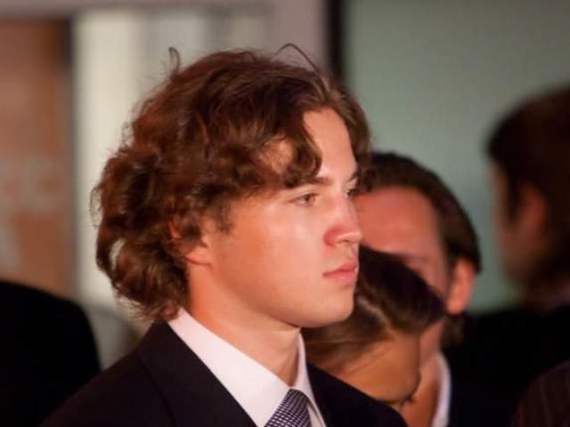 Ахметов доручив сину займатися стратегією своєї компанії Ахметов доручив сину займатися стратегією своєї компанії