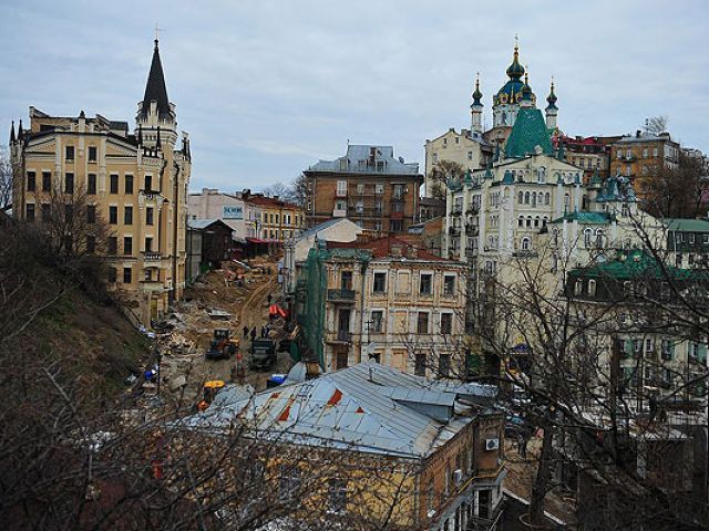 На Андреевском спуске снесли три дома На Андреевском спуске снесли три дома