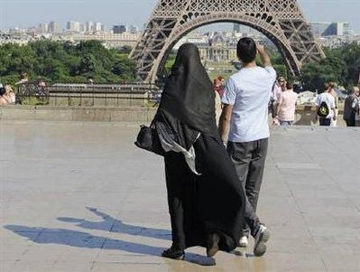 Во Франции за год оштрафовали 300 мусульманок в парандже