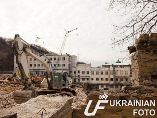 На Андріївському узвозі в Києві зносять будинки