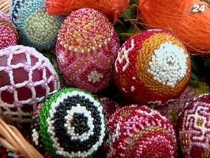 Львівські школярі малюють писанки до Великодня Львівські школярі малюють писанки до Великодня