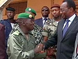 В Мали - временный президент