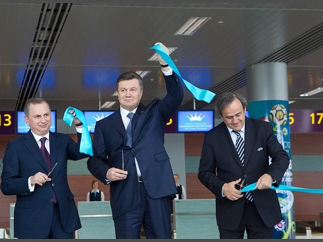 Янукович и Платини открыли новый терминал аэропорта во Львове