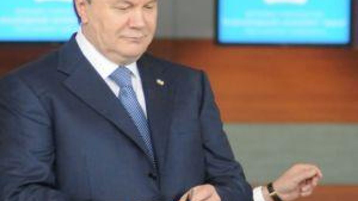 Янукович раскритиковал львовскую власть