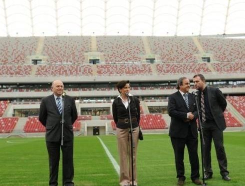 УЕФА обязала Польшу заменить газон на всех евроаренах УЕФА обязала Польшу заменить газон на всех евроаренах