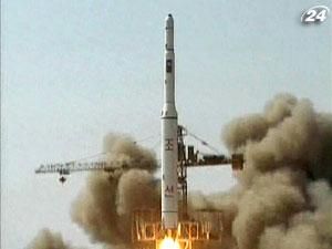 Ракета КНДР развалилась через минуту после старта Ракета КНДР развалилась через минуту после старта