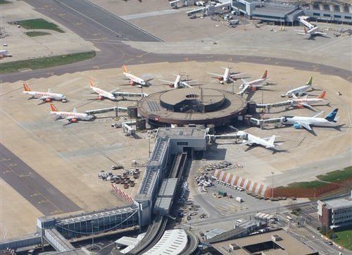 Один из аэропортов Лондона закрыли из-за воздушного шара