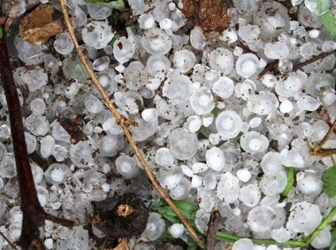 Понад 400 тисяч осіб постраждали внаслідок граду в Китаї Понад 400 тисяч осіб постраждали внаслідок граду в Китаї