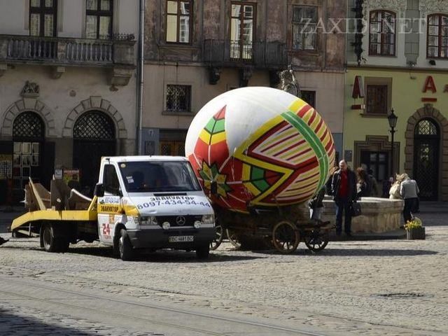 Львів прикрасили писанками (Фото) Львів прикрасили писанками (Фото)