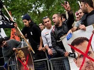 Тисячі сирійців вийшли на антиурядові демонстрації Тисячі сирійців вийшли на антиурядові демонстрації