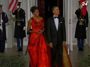 Президент США и его жена заработали в 2011 году $ 790 000 Президент США и его жена заработали в 2011 году $ 790 000