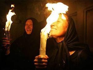 У Єрусалимі загорівся Благодатний вогонь, який везуть у Київ