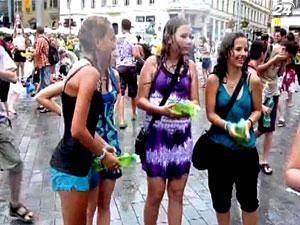 В Україні відзначають обливаний понеділок В Україні відзначають обливаний понеділок