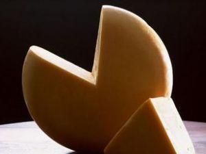 Порошенко и Онищенко обещают решить вопрос поставок украинского сыра в Россию
