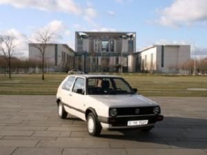 В интернете за автомобиль Меркель предлагают 130 тысяч евро В интернете за автомобиль Меркель предлагают 130 тысяч евро