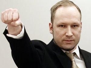 Суд звільнив мати Брейвіка від дачі свідчень за станом здоров'я Суд звільнив мати Брейвіка від дачі свідчень за станом здоров'я